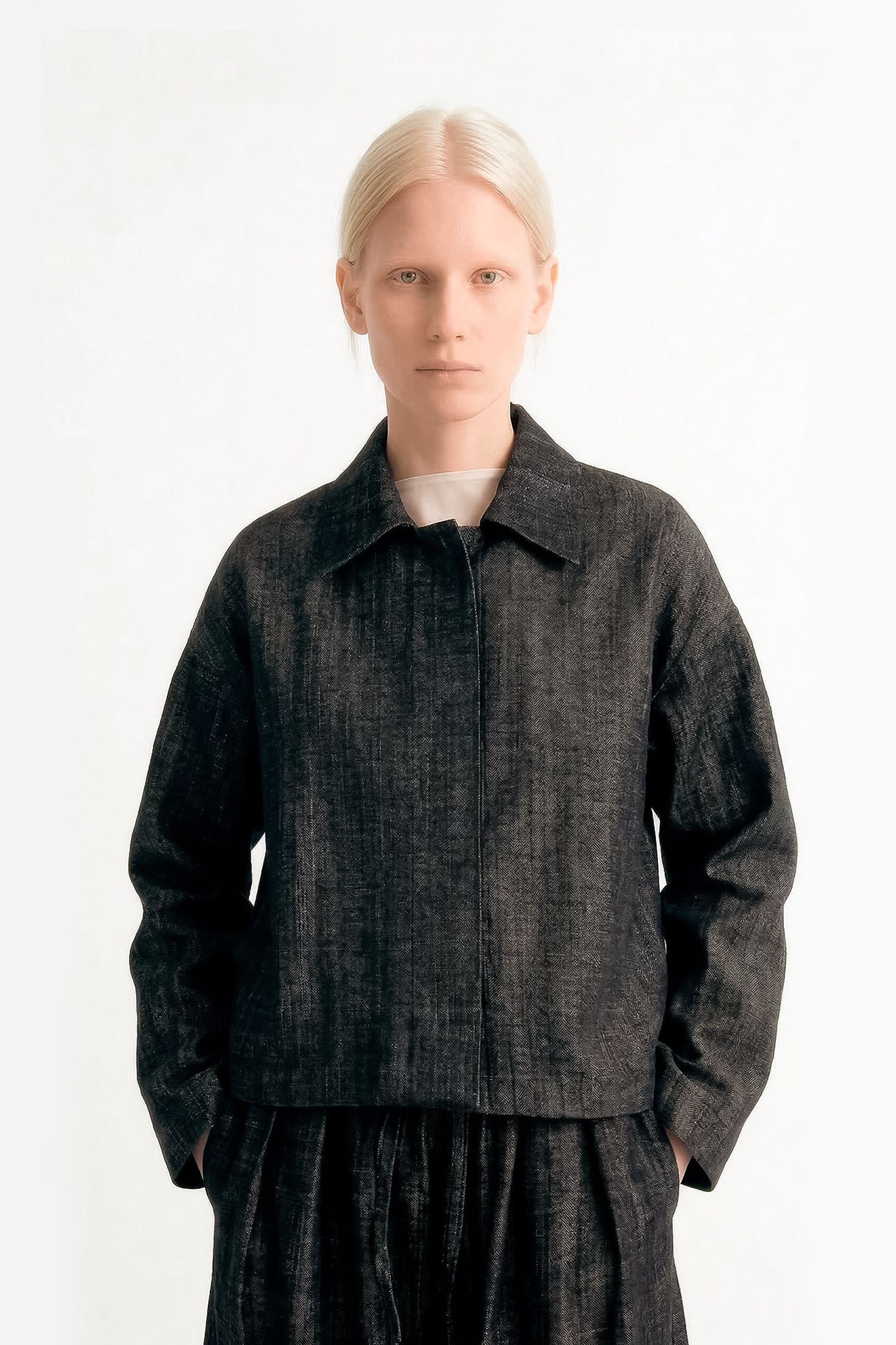 L.15041 - JEAN OVAL JACKET -Black – Angle Store