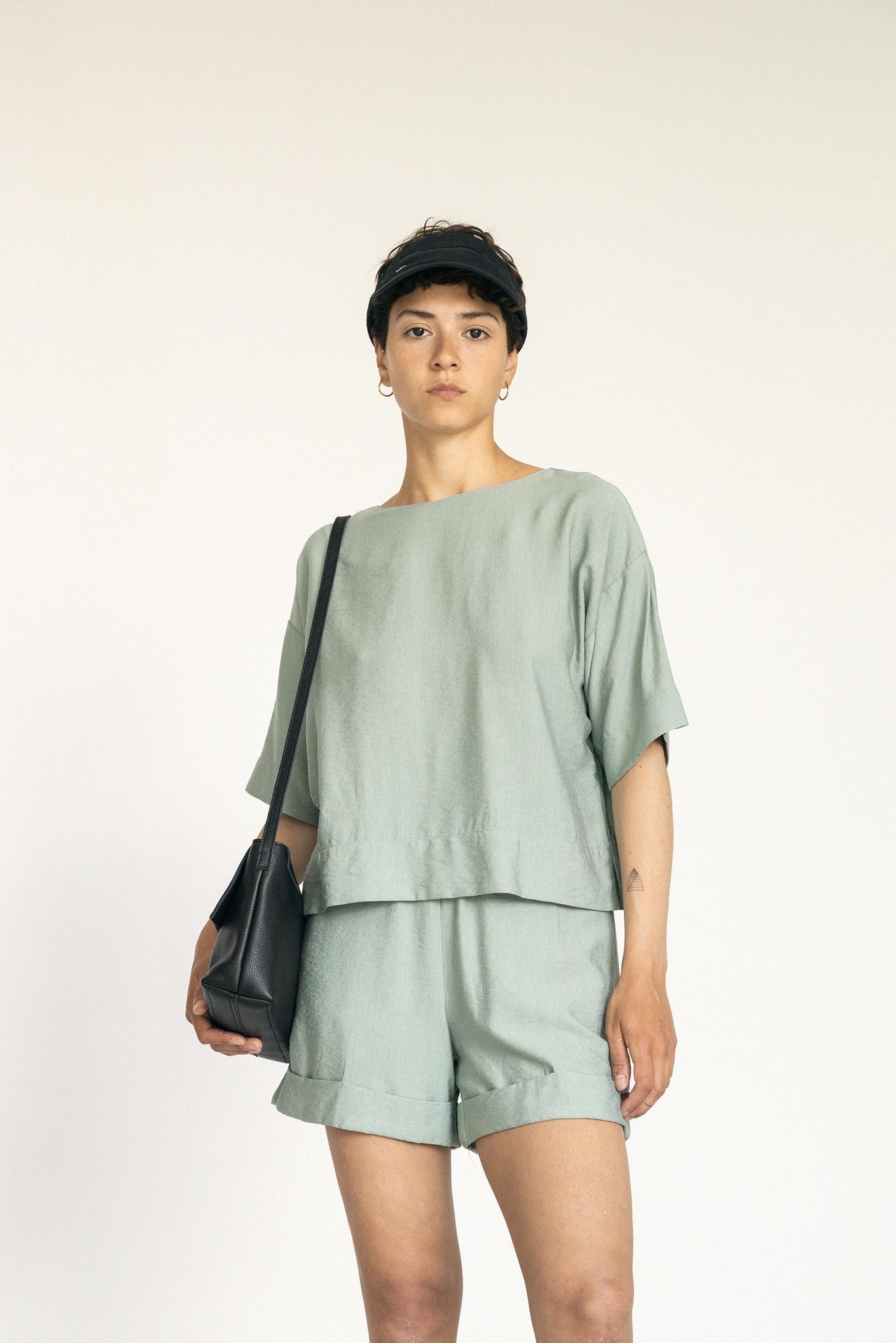 L.984 - EFFORTLESS SHORTS - GREEN
