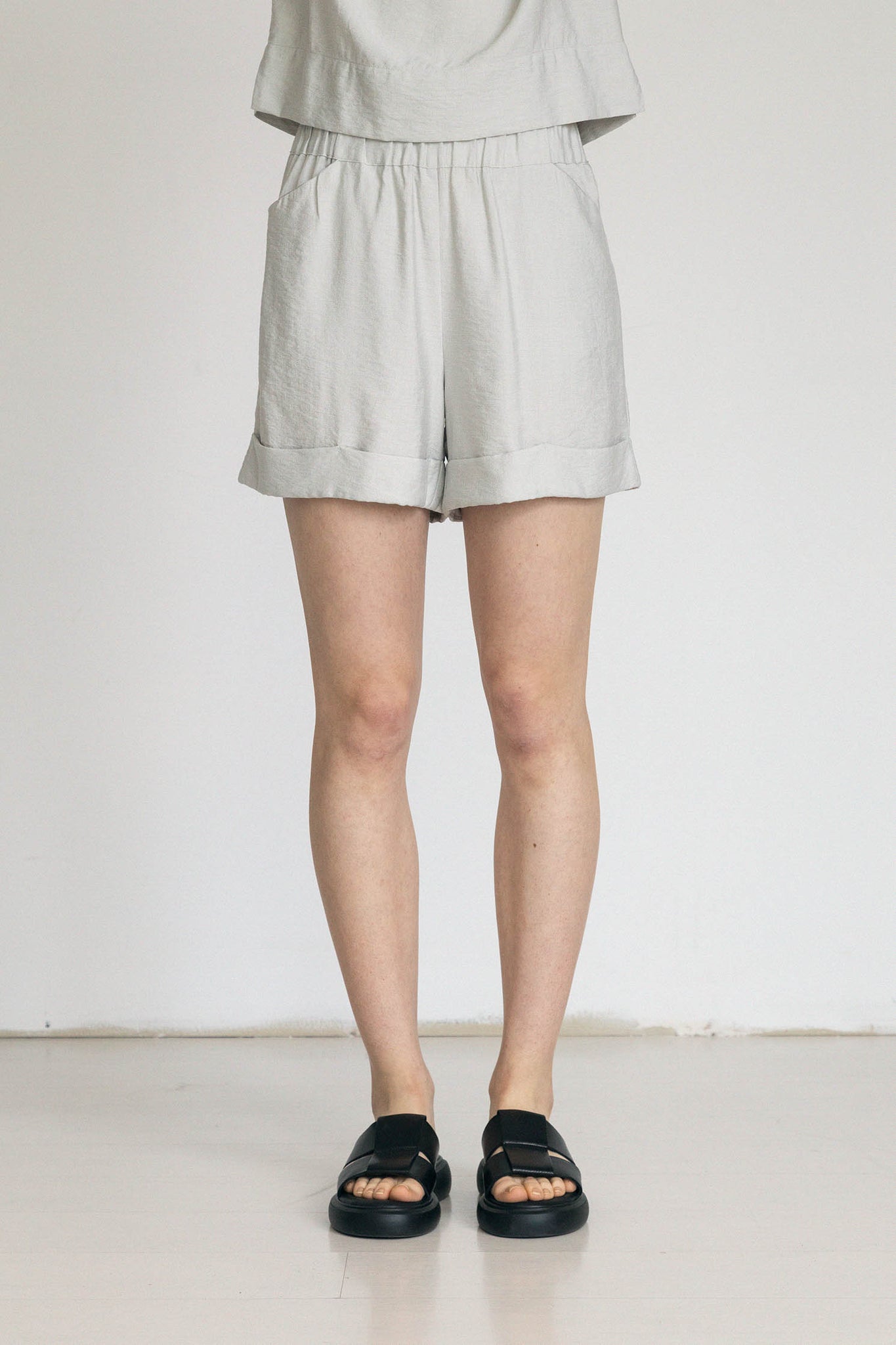 L.984 - EFFORTLESS SHORTS - LIGHT GREY