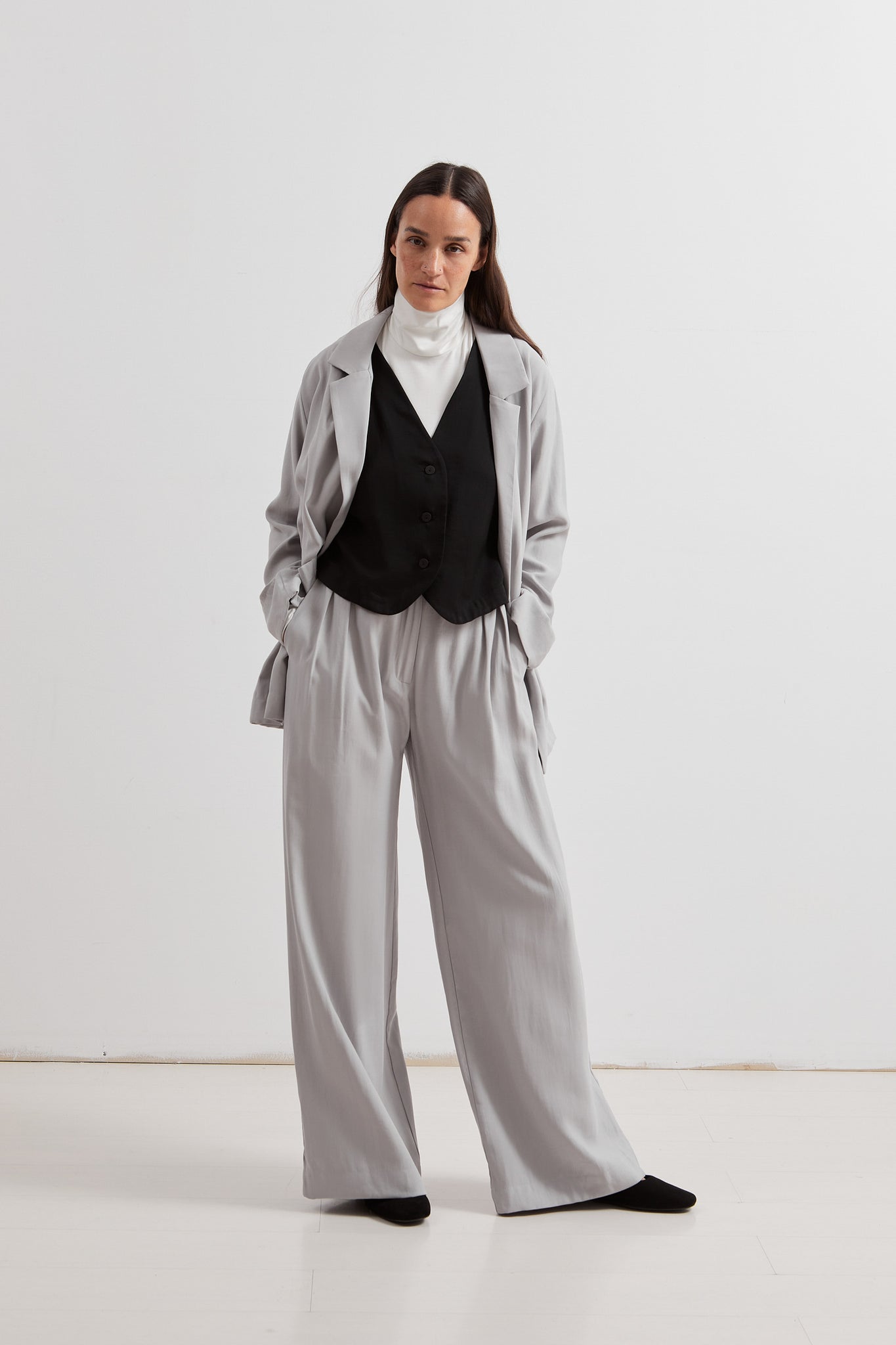 L.1222 - MATT PLEAT PANT - Light Grey