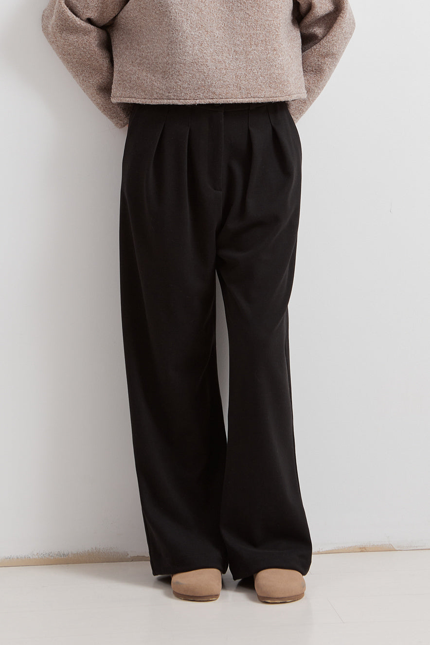 L.1274 - CHICAGO PLEAT PANT - Black