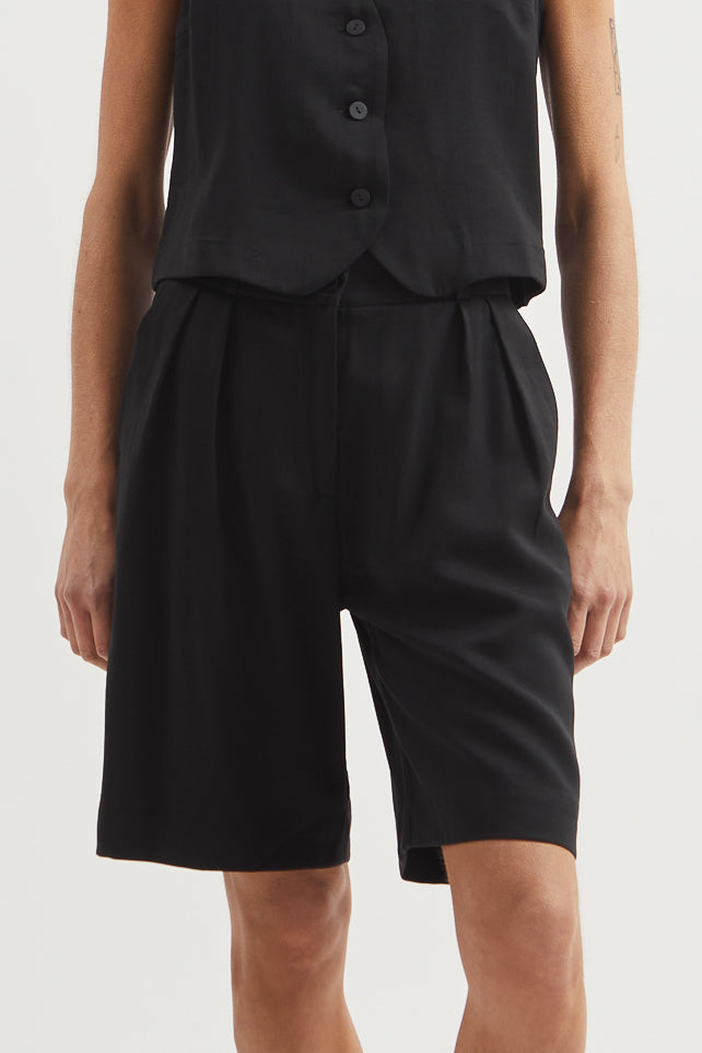 L.13024 - MATT BERMUDA - Black