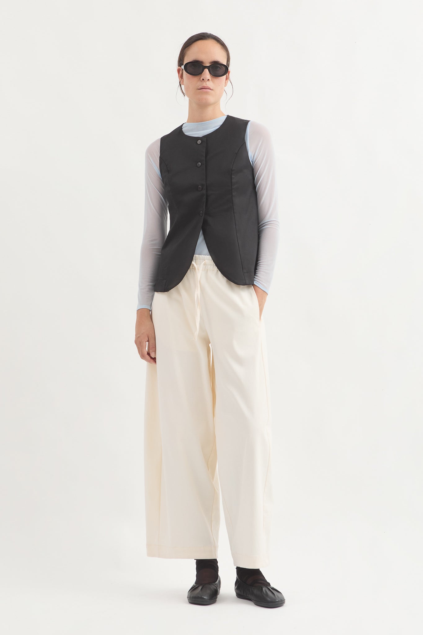 L.14045 - MAD VEST - Black
