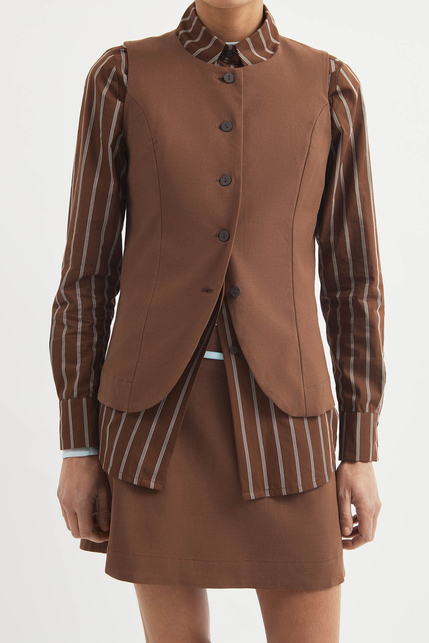L.14045 - MAD VEST - Brown